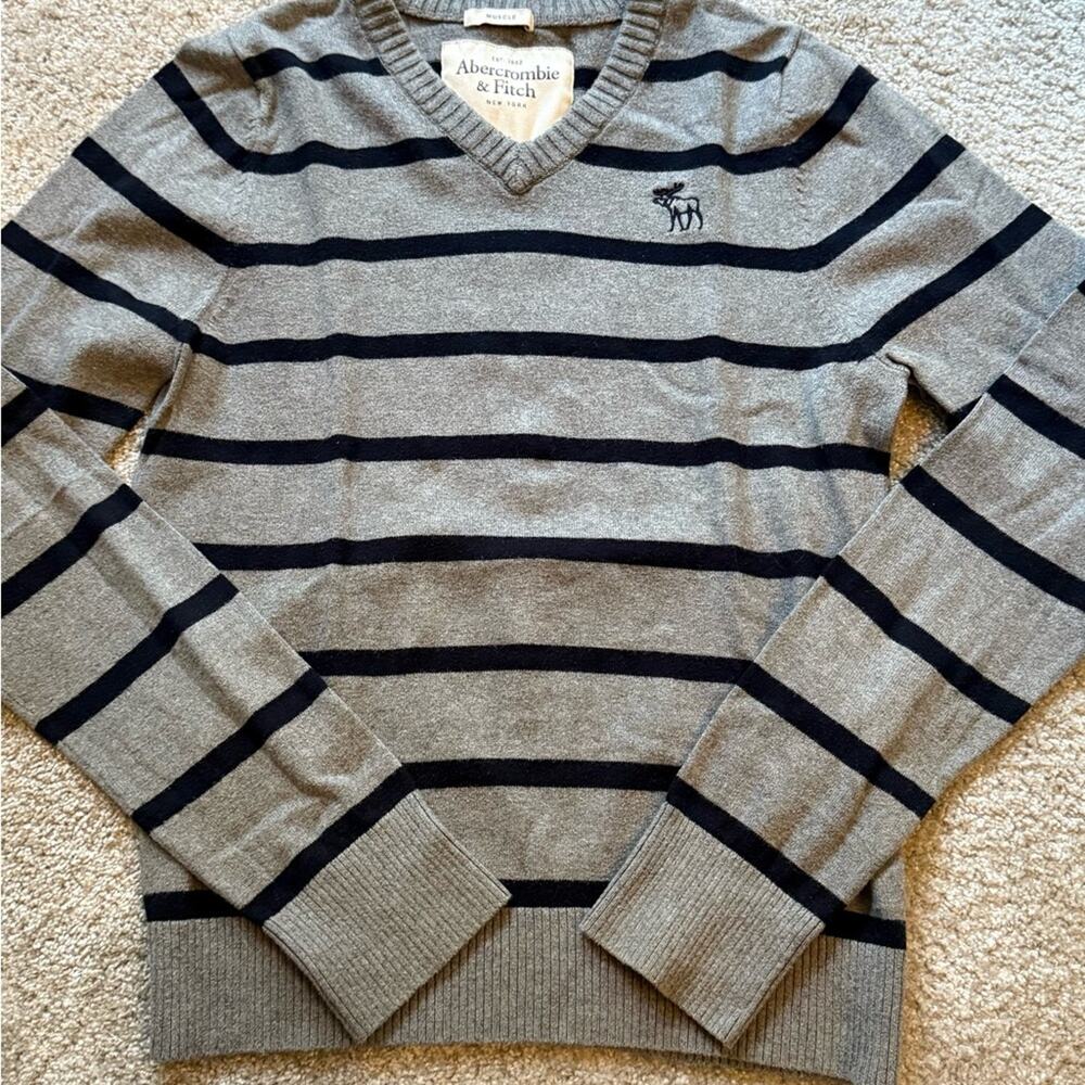 Vintage Abercrombie & Fitch Men's V-Neck Striped Muscle Sweater